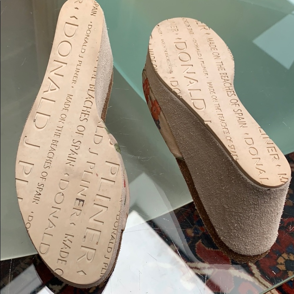 Donald Pliner Sandals size 8 - Picture 3 of 3